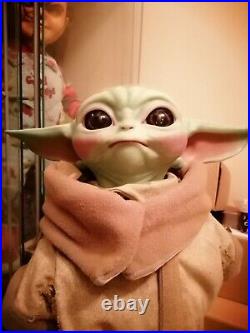 IN HANDSideshow Collectables The Child Baby Yoda / The Mandalorian