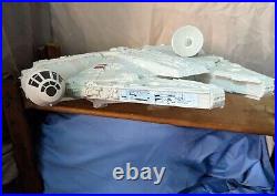 Star Wars Millennium Falcon Hasbro Europe C-2604A Plastic Ship Display 28