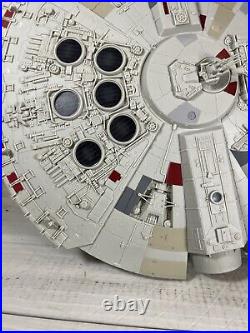 Star Wars Millennium Falcon Hasbro Europe C-2604A Plastic Ship Display 28