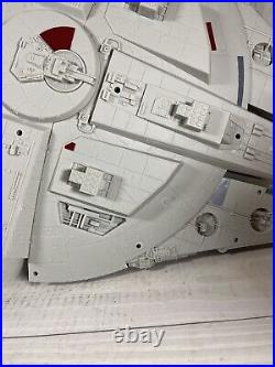 Star Wars Millennium Falcon Hasbro Europe C-2604A Plastic Ship Display 28