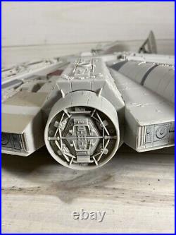 Star Wars Millennium Falcon Hasbro Europe C-2604A Plastic Ship Display 28