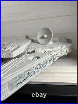 Star Wars Millennium Falcon Hasbro Europe C-2604A Plastic Ship Display 28