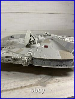 Star Wars Millennium Falcon Hasbro Europe C-2604A Plastic Ship Display 28